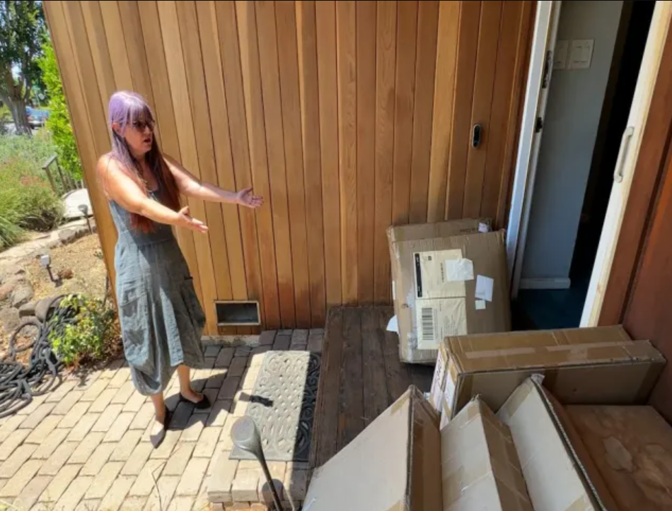 Amazon рік завалював дім жінки посилками, яких вона не замовляла: її життя перетворилося на пекло